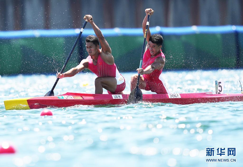 8月3日,中国选手刘浩(前)/郑鹏飞在比赛中。新华社记者 薛玉斌 摄 8月3日,中国选手刘浩(前)/郑鹏飞在比赛中。新华社记者 薛玉斌 摄