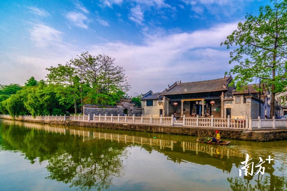 石楼镇大岭村显宗祠。