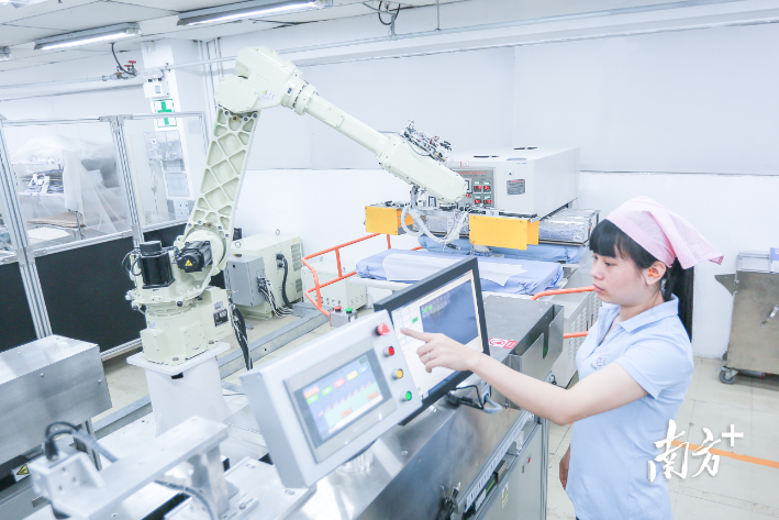 广东溢达一直致力于数字化智能化转型，成为纺织行业的引领企业。资料图片