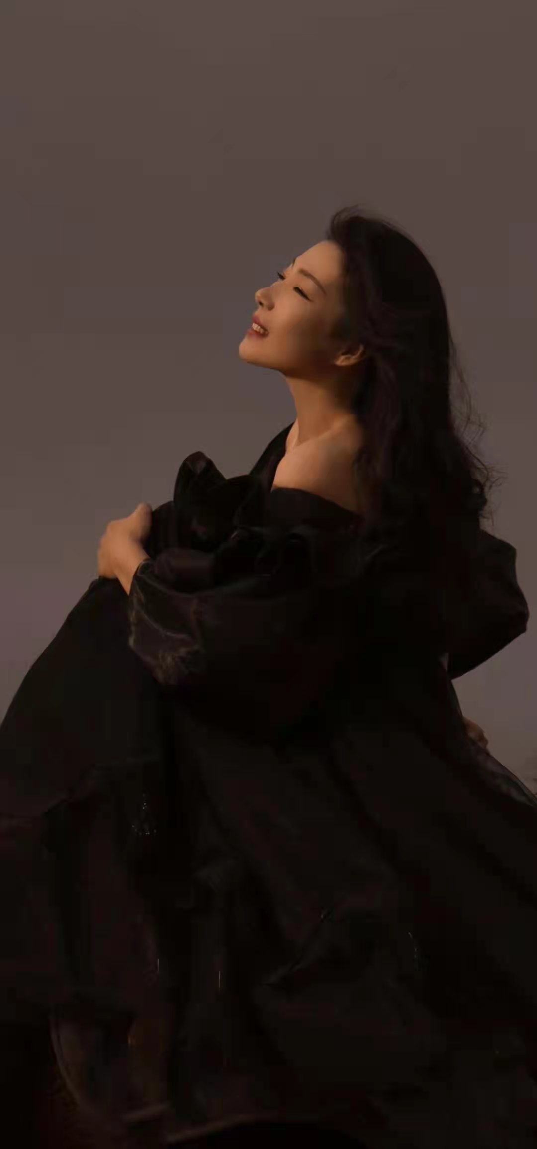 宋艳英于2016年4月毕业于乌克兰利沃夫国立音乐学院。博士期间一直师从利沃夫歌剧院著名歌唱家、艺术教育家梅尔斯基学习歌剧。