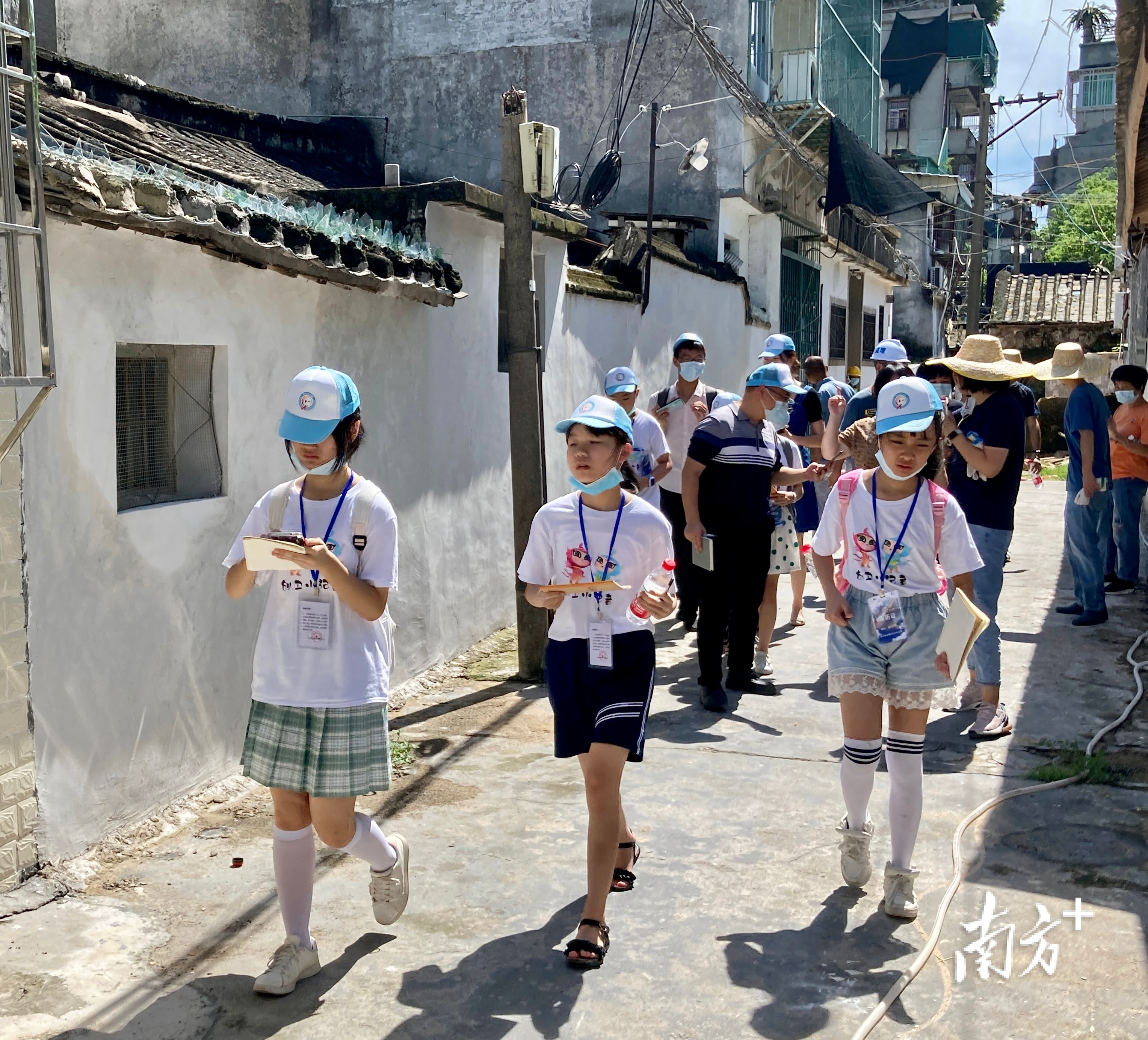 小记者们记下让其困惑不已的问题。