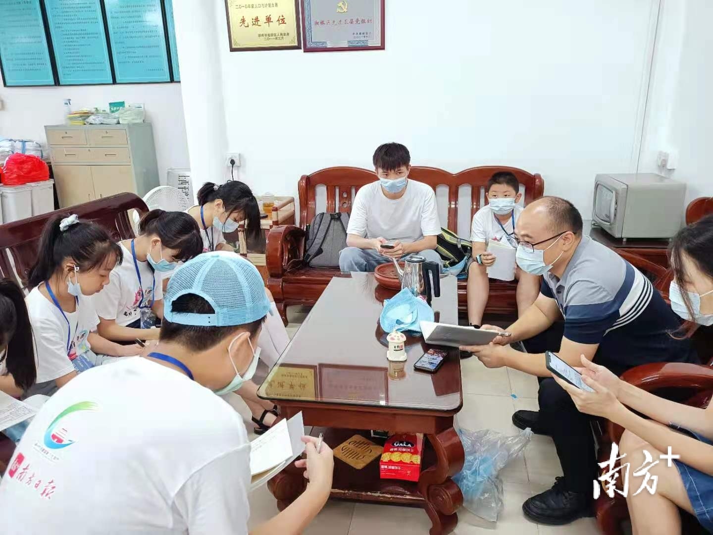 采访体验活动开始前,南方日报、南方+记者对小记者们进行简单的培训。