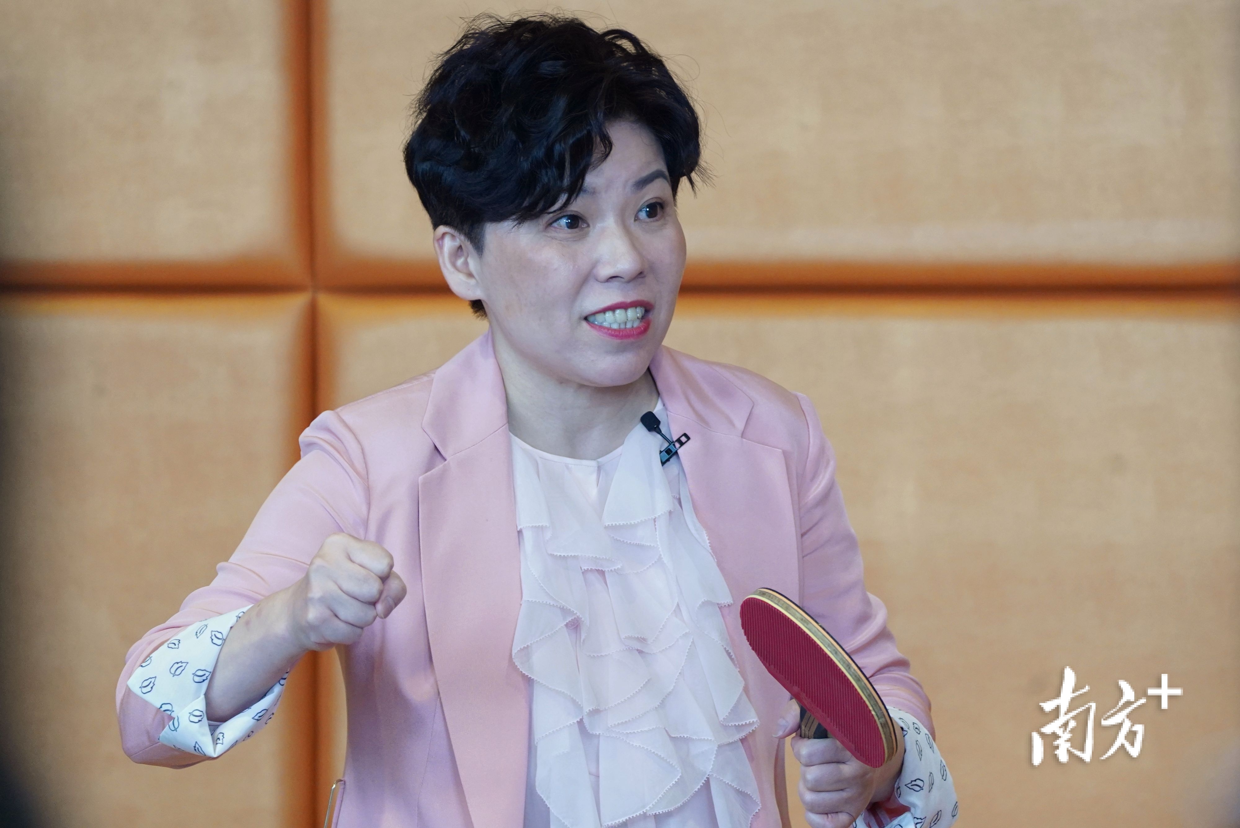 视频邓亚萍来佛山了直播首秀为南海新制造打call