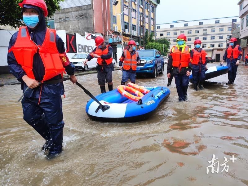 桥头镇：对各村（社区）开展“三防”演练督导