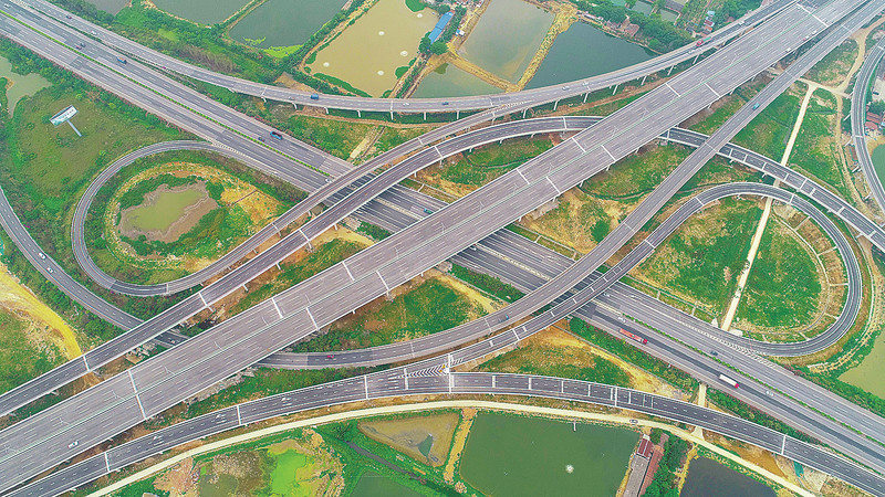 广佛肇高速与二广高速交汇沙沥立交段。梁小明 摄 广佛肇高速与二广高速交汇沙沥立交段。梁小明 摄