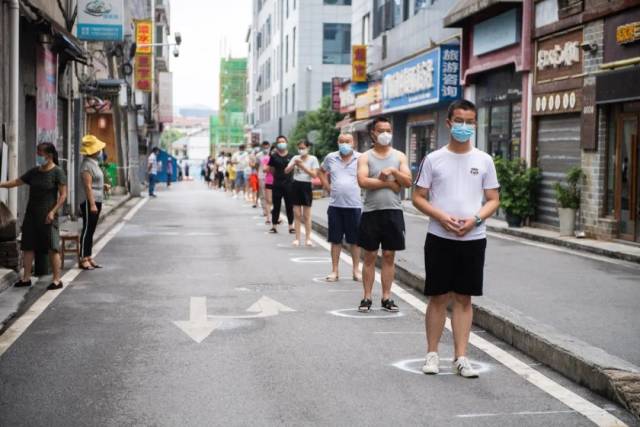 张家界启动第六轮全民核酸检测。（新华社记者 陈思汗 摄）