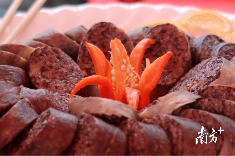 特色酿肠。 特色酿肠。