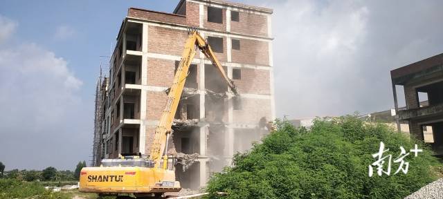 拆违不停歇 博罗长宁镇依法拆除 两违 建筑10平方米 南方plus 南方