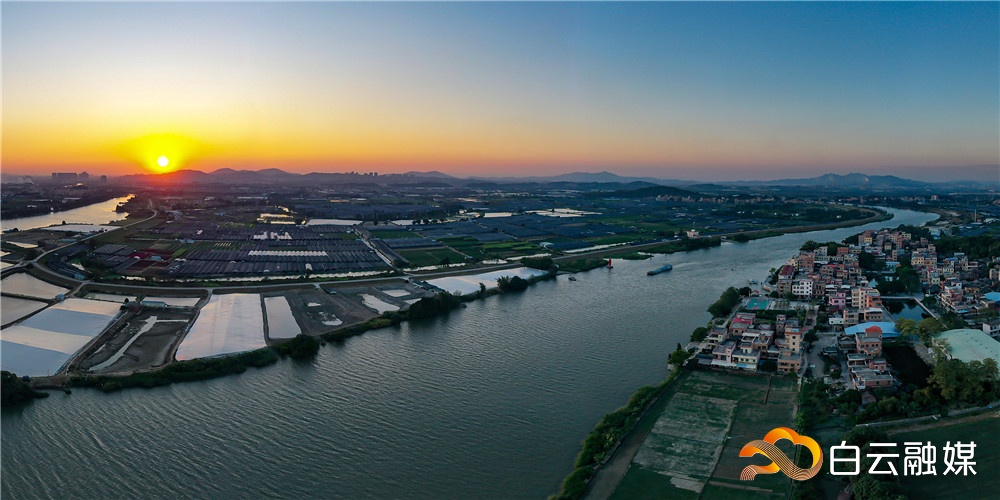 江高镇的巴江河畔·水乡花田新乡村示范带正在建设中，图为巴江河。石建华 摄