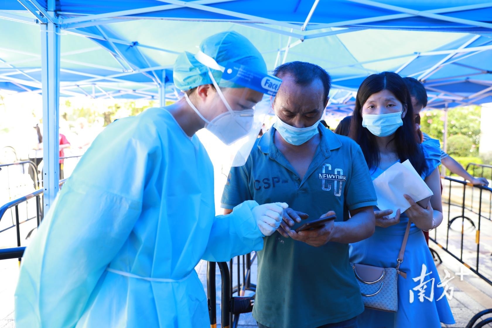 前来进行核酸检测的市民。茶山宣 供图