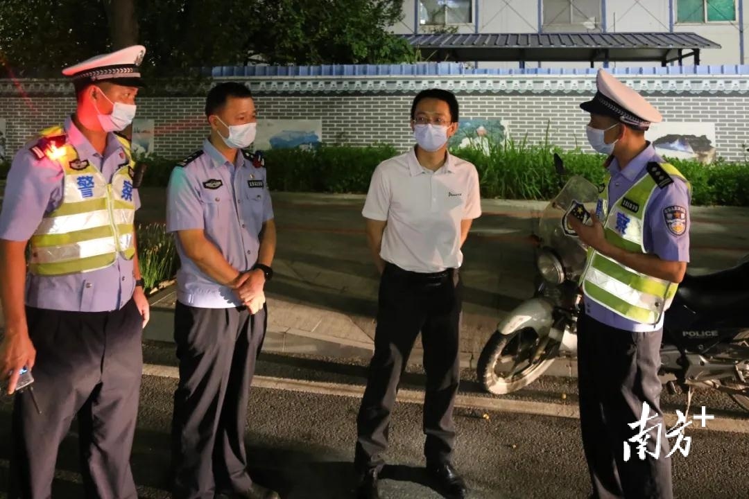 麻涌镇：开展交通安全“夜查”行动