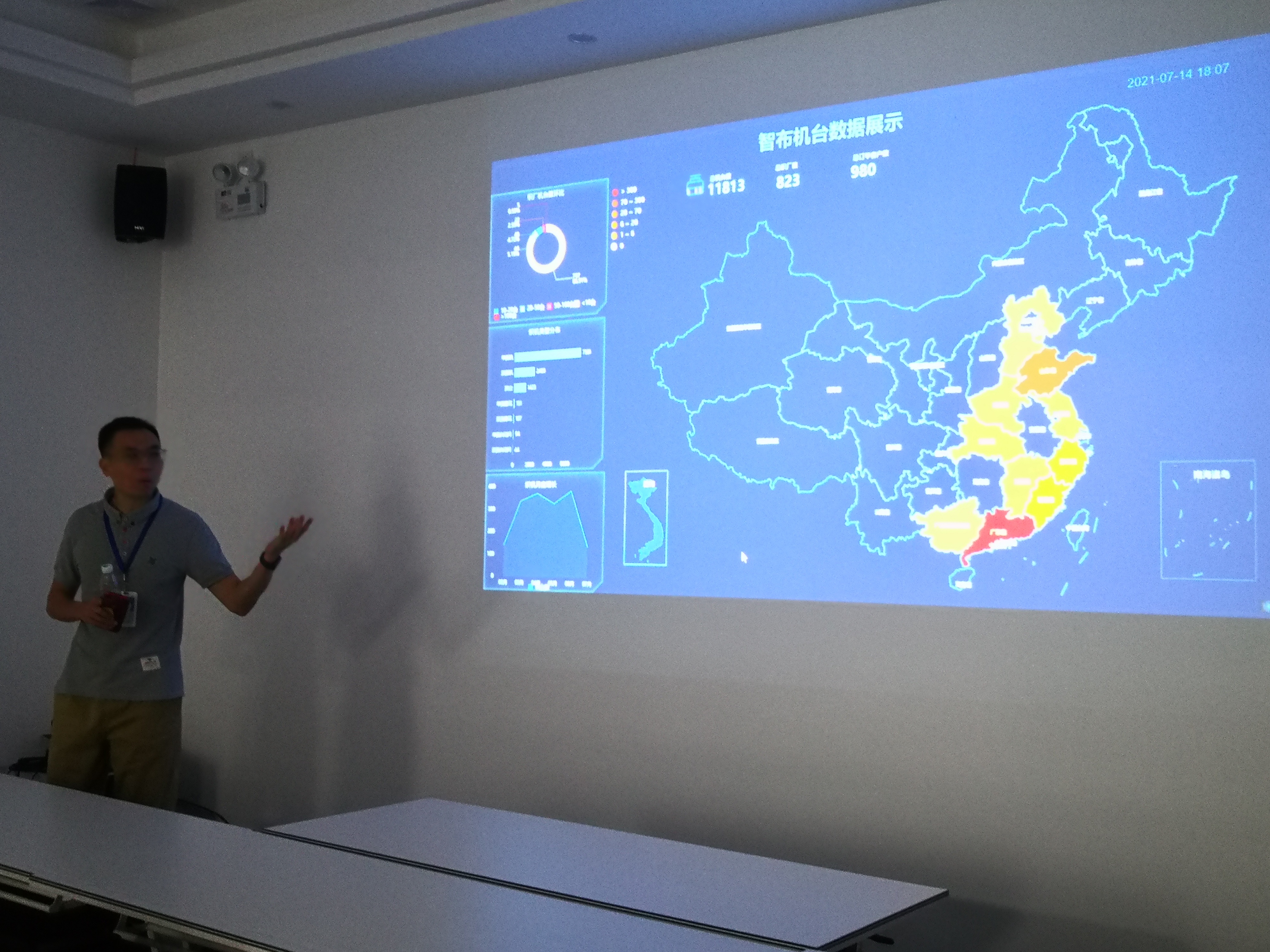 智布互联用数字化改造传统纺织行业,把禅城定义为大湾区工业大脑。 南方+ 罗湛贤 拍摄