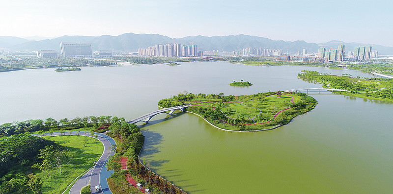 砚阳湖碧道成为肇庆热门的网红打卡点. 西江日报记者 梁小明 摄