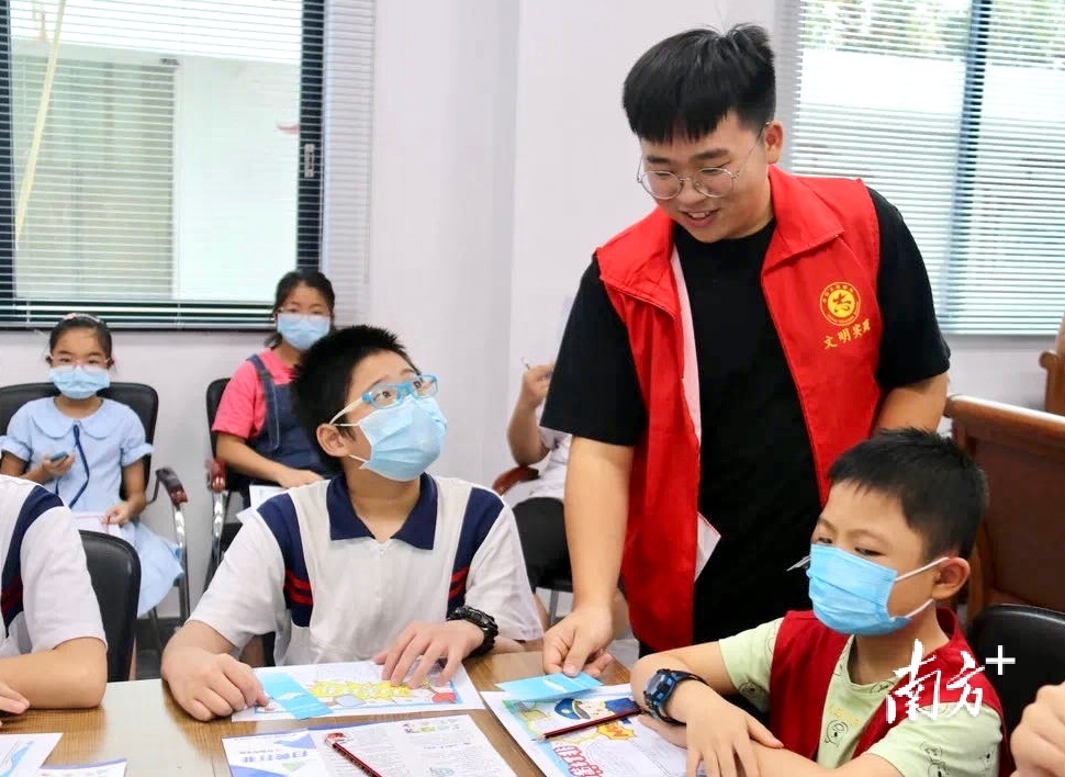  枫溪区文明实践志愿者服务队开展“扫黄打非”知识科普实践课。