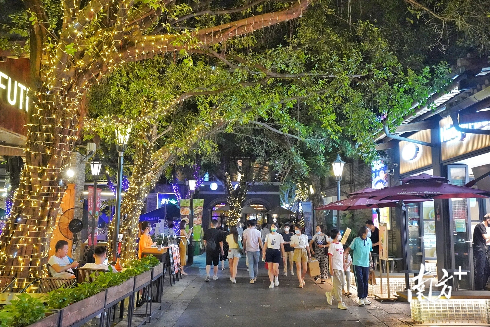 岭南天地等园区已经打响禅城夜经济的品牌。
