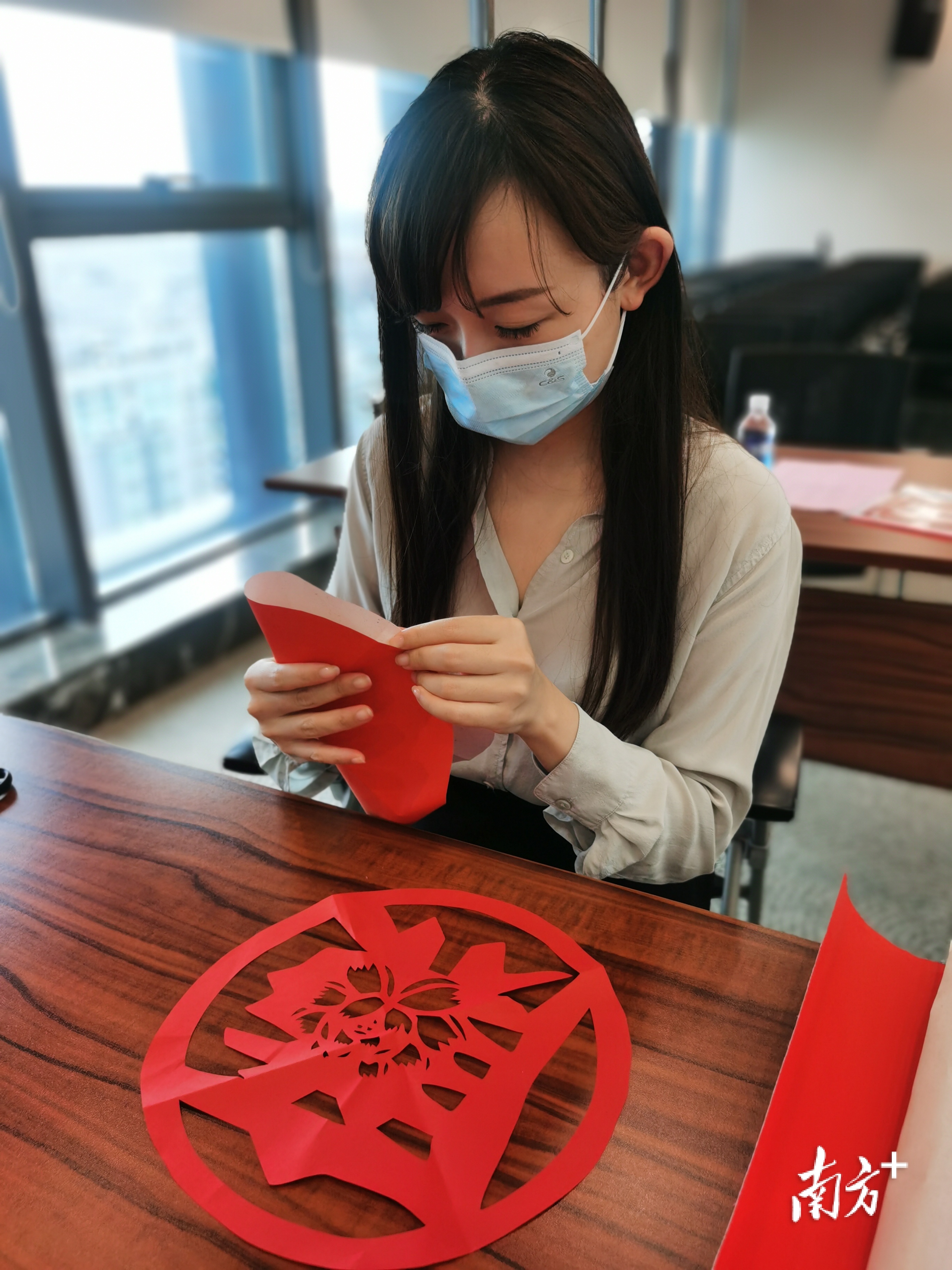 兴业银行中山分行开展清廉主题剪纸活动