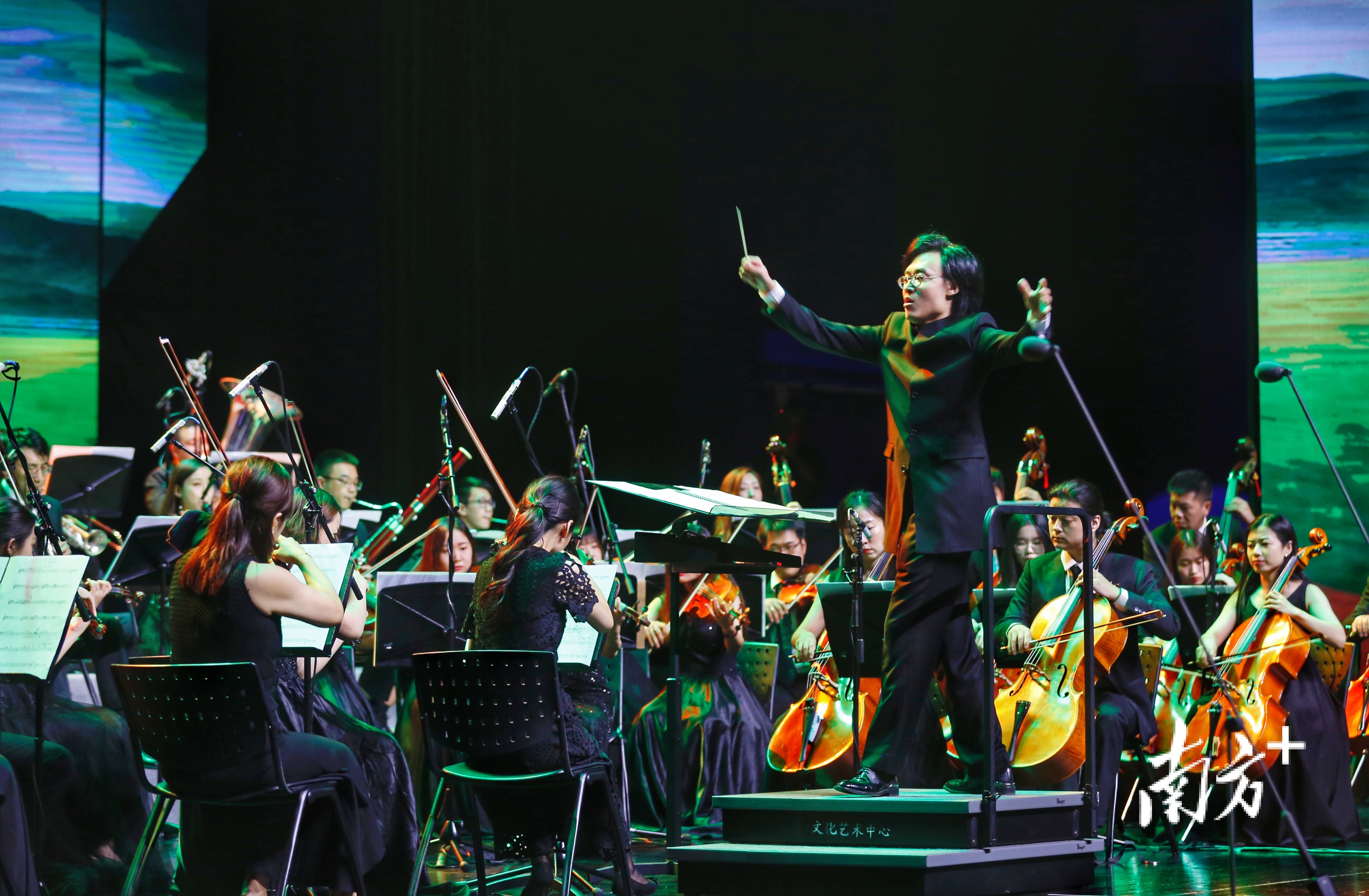 《共产党人》组歌表演现场。 南方+ 叶志文 拍摄