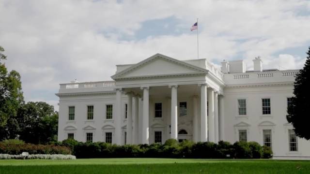 喀布尔机场爆炸震动全球，美军继续执行撤离任务