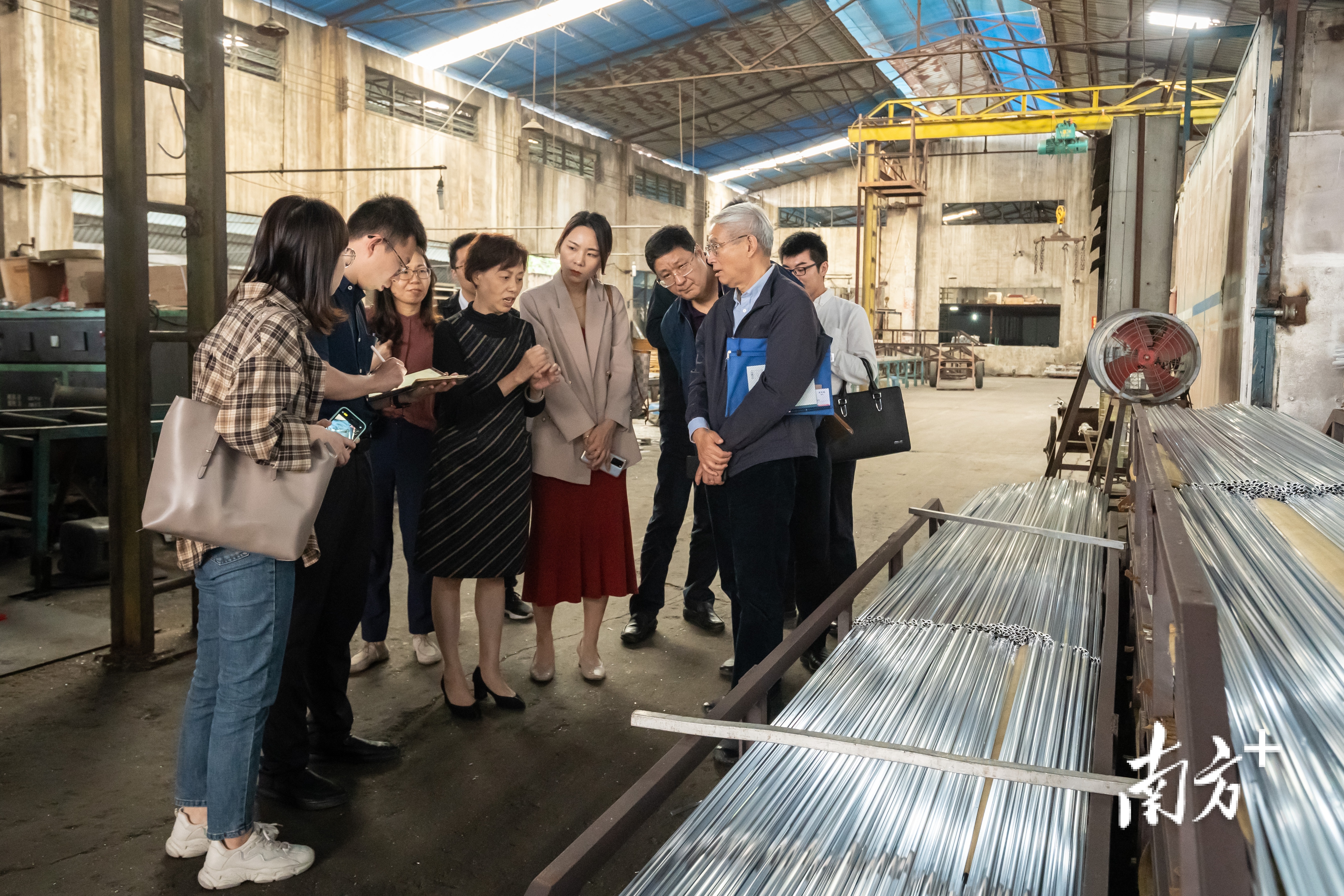 走访大沥某小型铝型材企业。 林东云 摄 走访大沥某小型铝型材企业。 林东云 摄