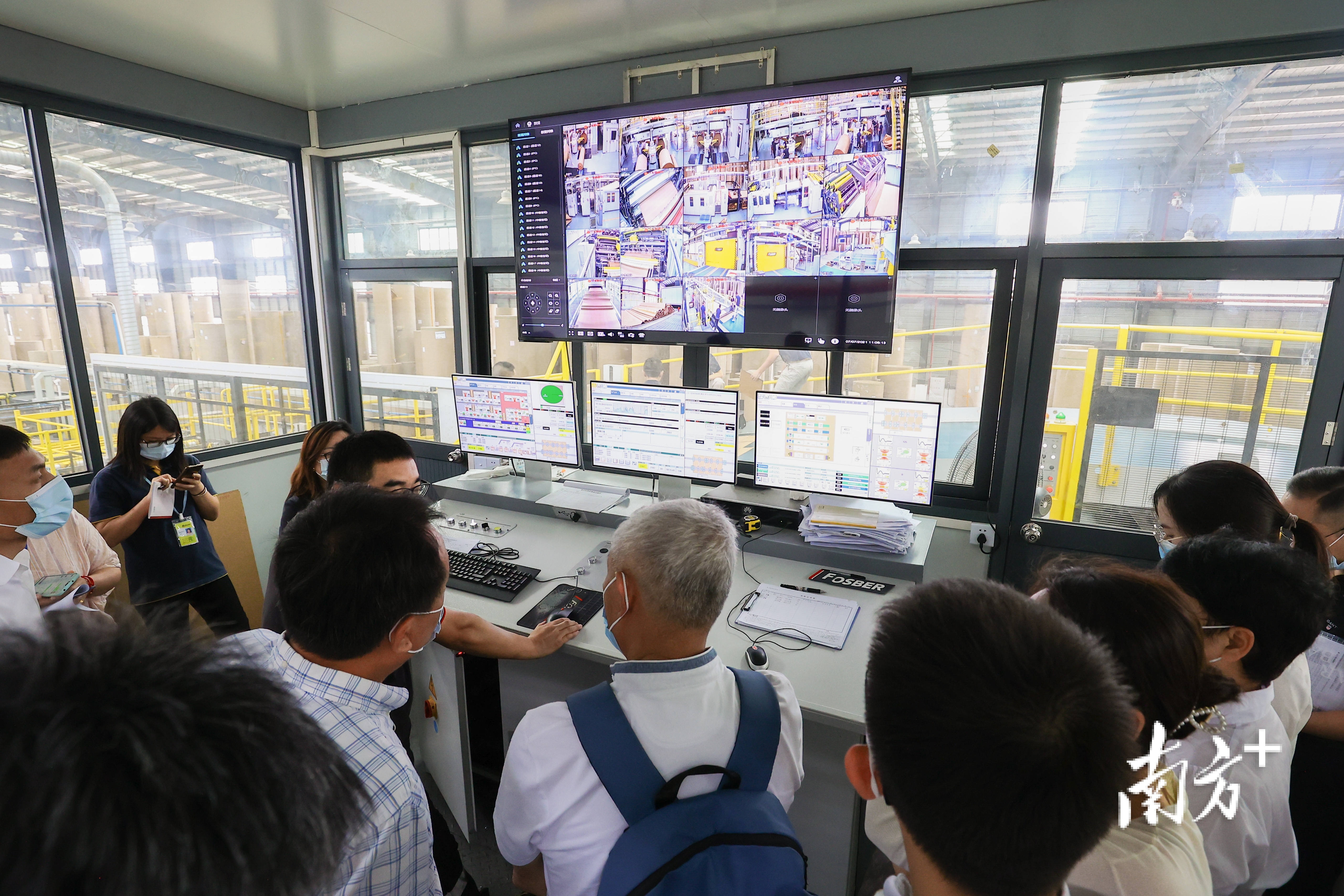 走访位于高明的佛山市高明骏隆纸品有限公司。林东云 摄 走访位于高明的佛山市高明骏隆纸品有限公司。林东云 摄