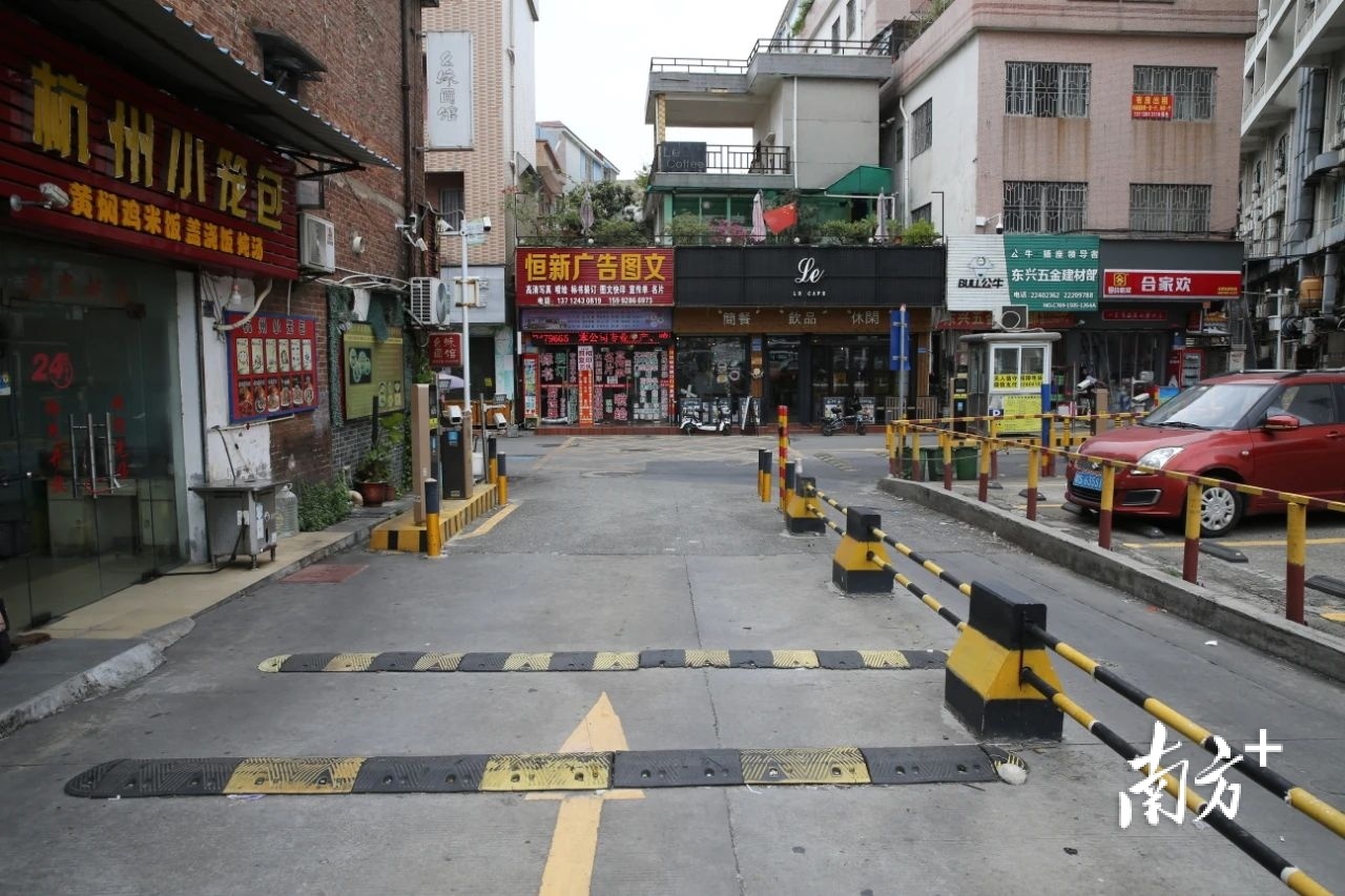 位于新基社区杨柳路闸口 