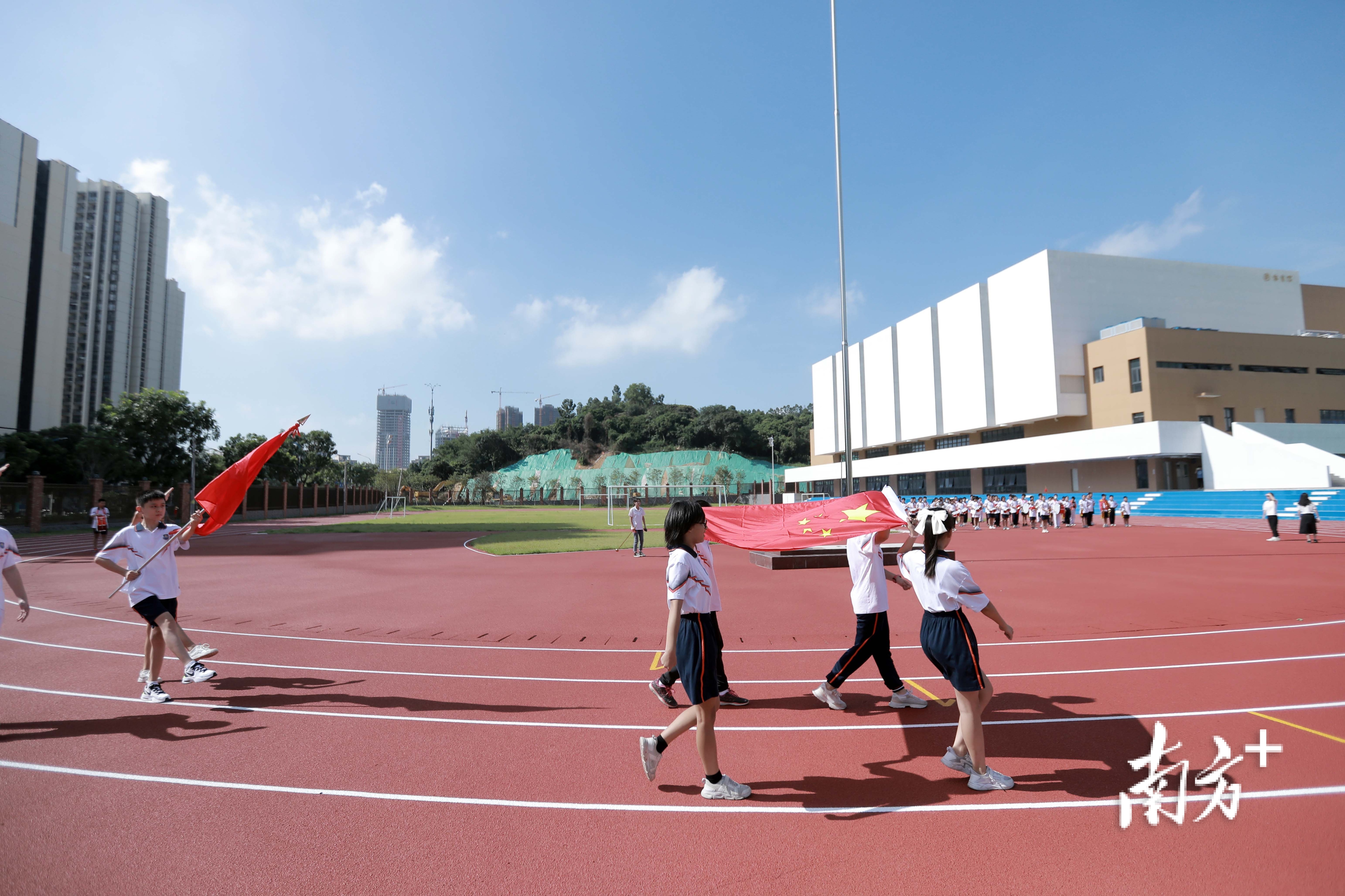 南沙滨海实验学校揭牌启用。通讯员供图