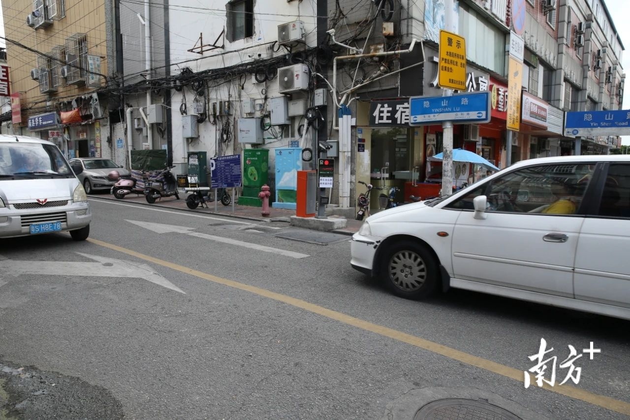 袁屋边社区隐山路闸口已整改