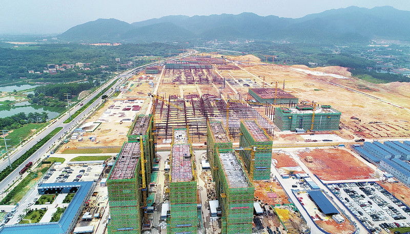 市土地工作专班紧紧围绕“只要有项目就有土地、重点项目予以重点保障”的目标,“瑞庆时代”的快速推进让人感到惊喜。梁小明 摄 市土地工作专班紧紧围绕“只要有项目就有土地、重点项目予以重点保障”的目标,“瑞庆时代”的快速推进让人感到惊喜。梁小明 摄