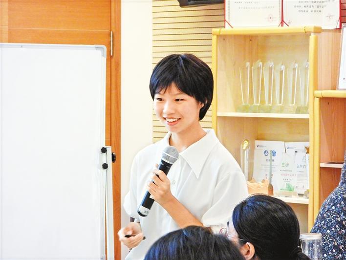 黄韵菲在华侨城湿地自然学校开展环保志愿活动。 黄韵菲在华侨城湿地自然学校开展环保志愿活动。