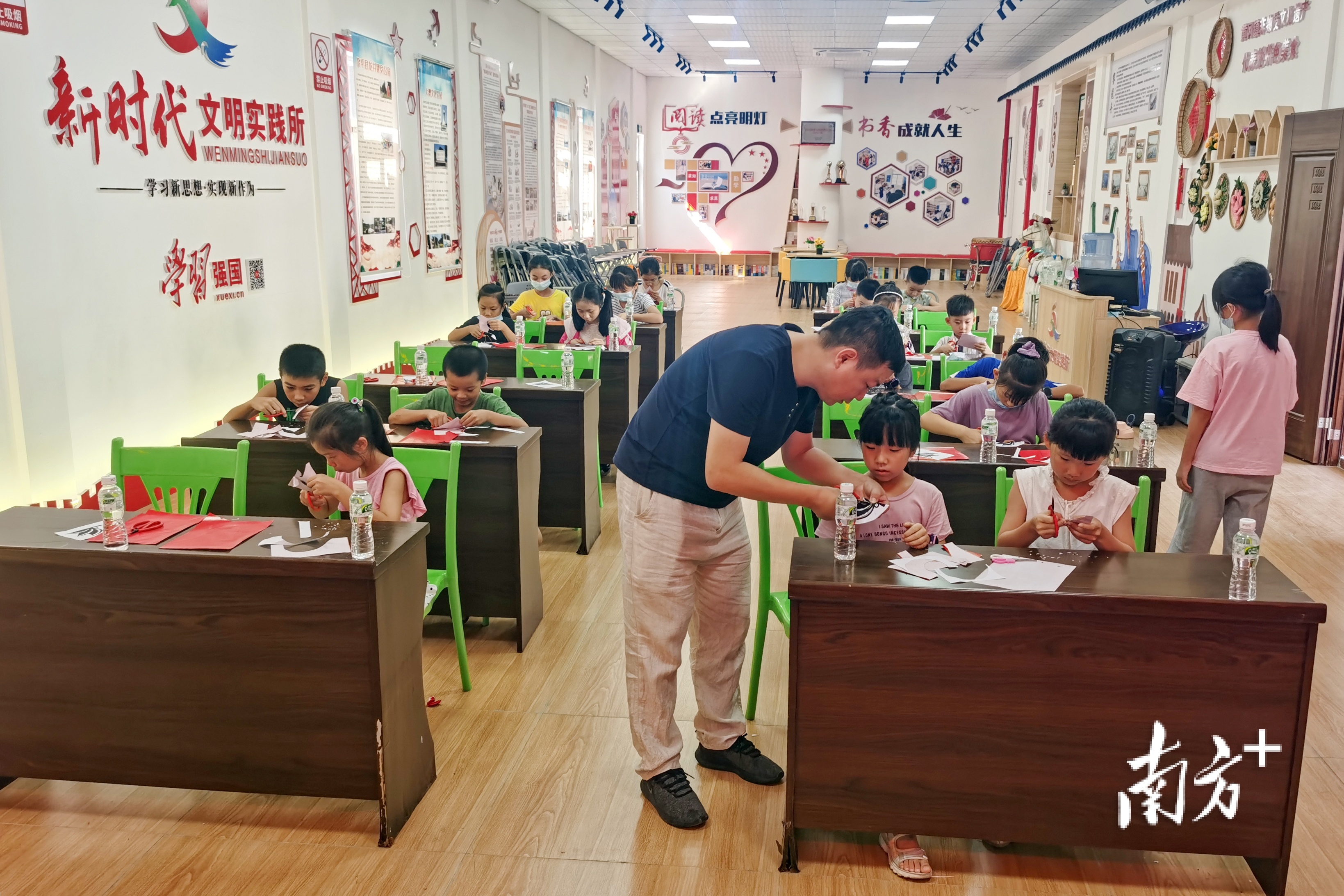 剪纸学习班。通讯员供图