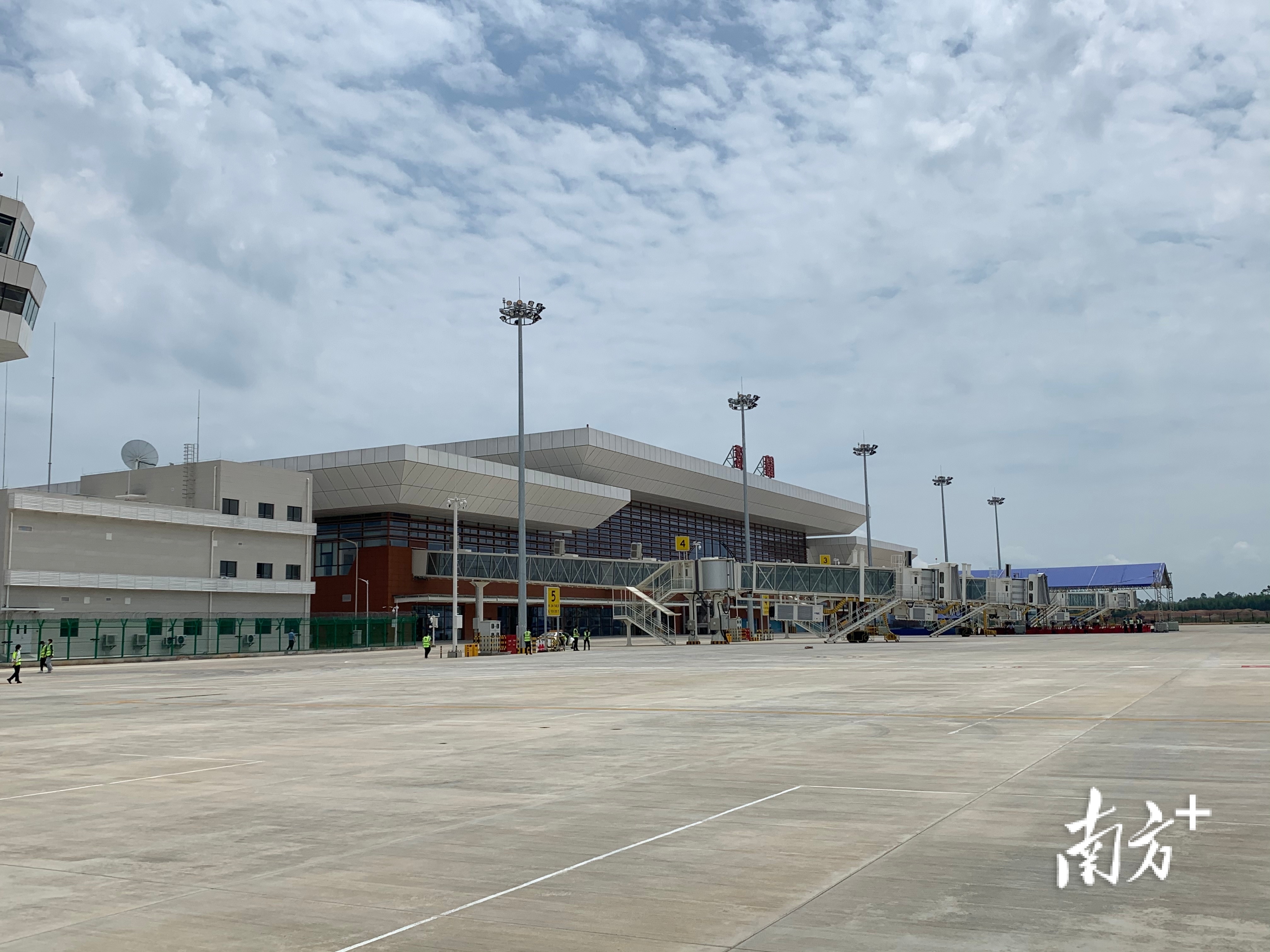 丹霞机场。
