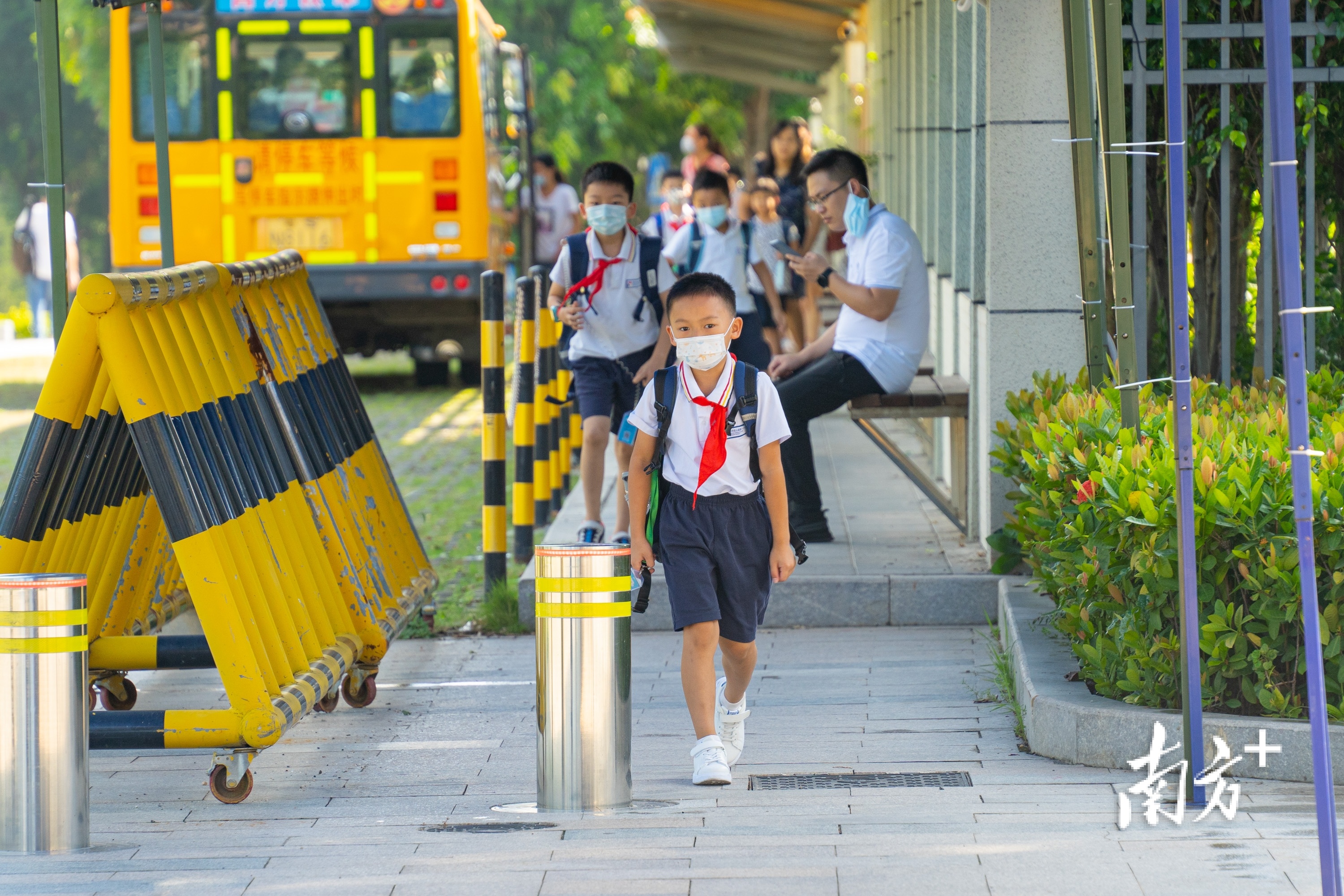 松山湖第一小学开学 南方拍客 黄政正 张莎 供图