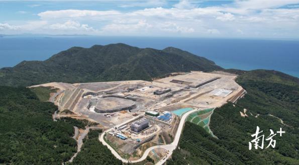 建设中的装置区。