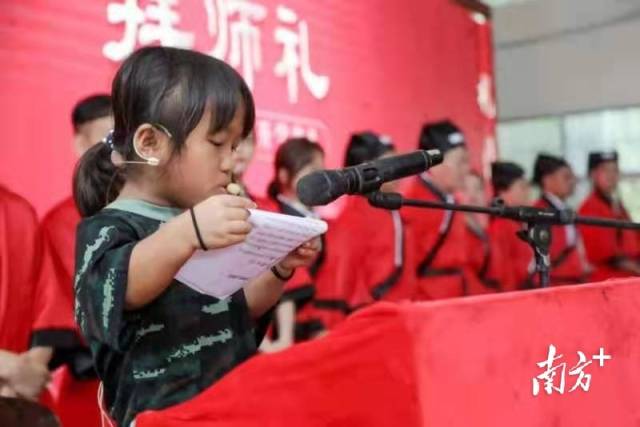 图2:学生代表吕杨