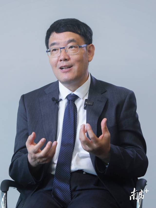 深圳技术大学校长阮双琛，获评2021年深圳教书育人模范称号。 