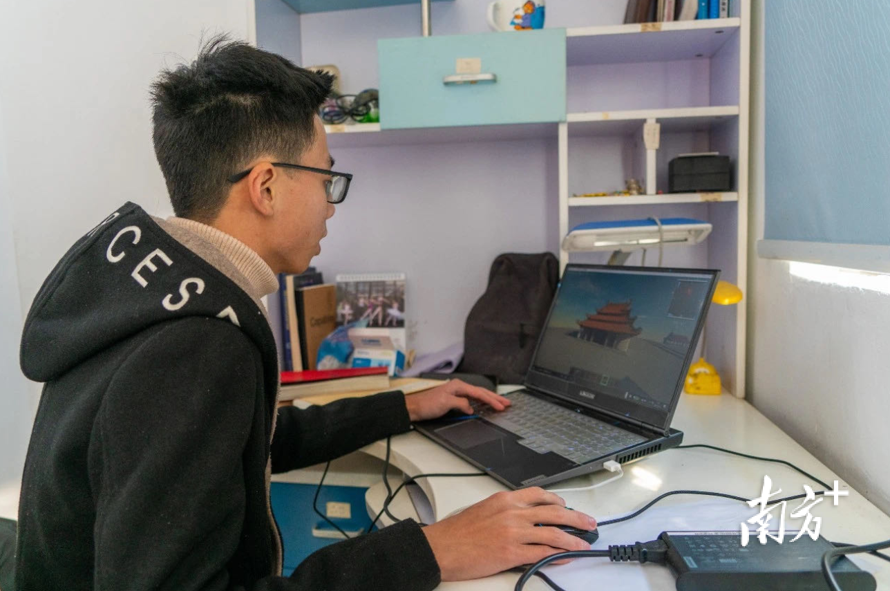 在数字世界里,陈泽林搭建出一座座传统建筑。受访者供图 在数字世界里,陈泽林搭建出一座座传统建筑。受访者供图