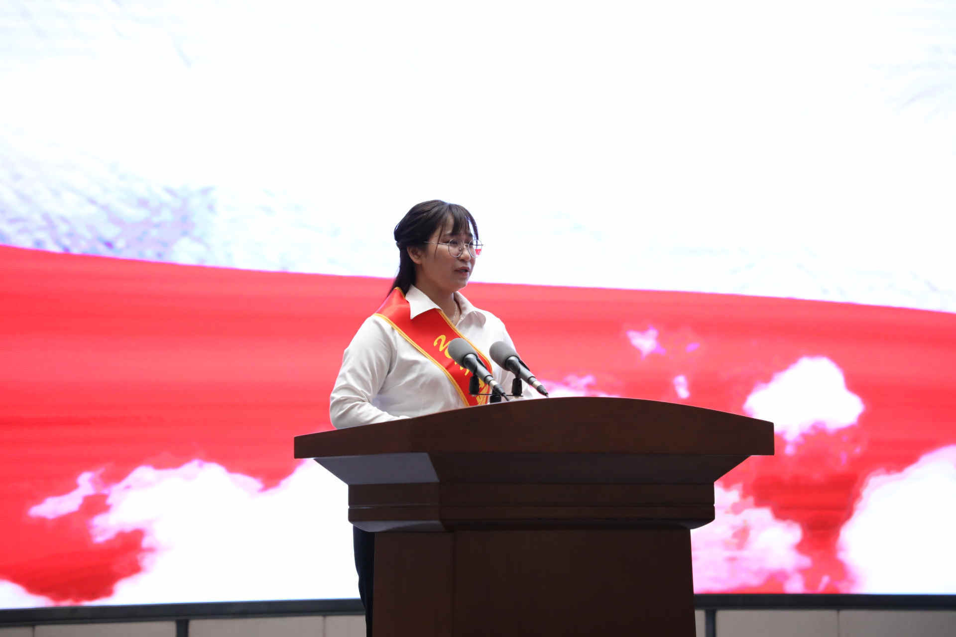 教师代表发言。 通讯员 王焌鑫 供图