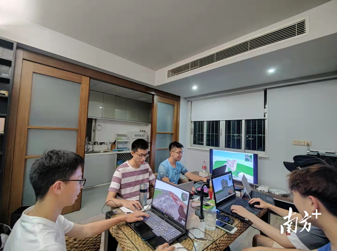 如今,陈泽林有了更多同行的小伙伴。受访者供图 如今,陈泽林有了更多同行的小伙伴。受访者供图