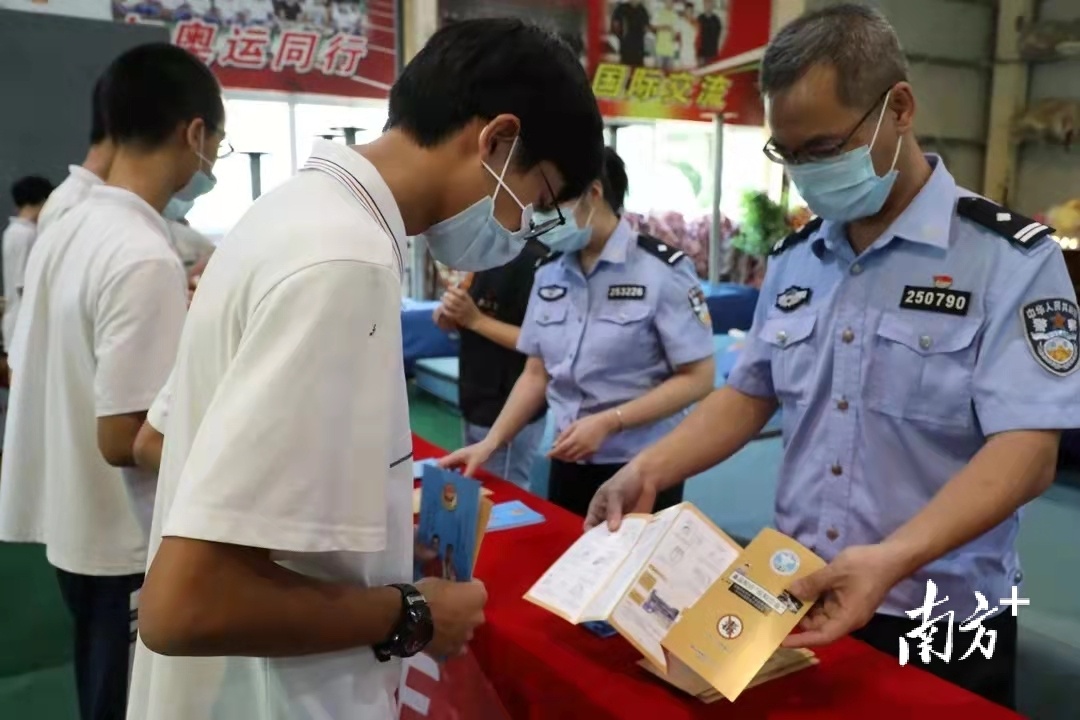 开学首日，潮州各中小学校组织开展禁毒教育课宣传活动。通讯员供图