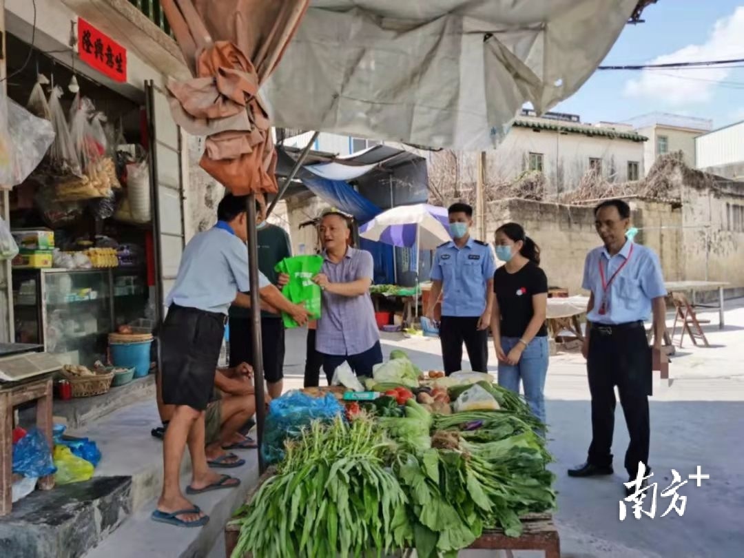 共建绿色无毒乡村。通讯员供图