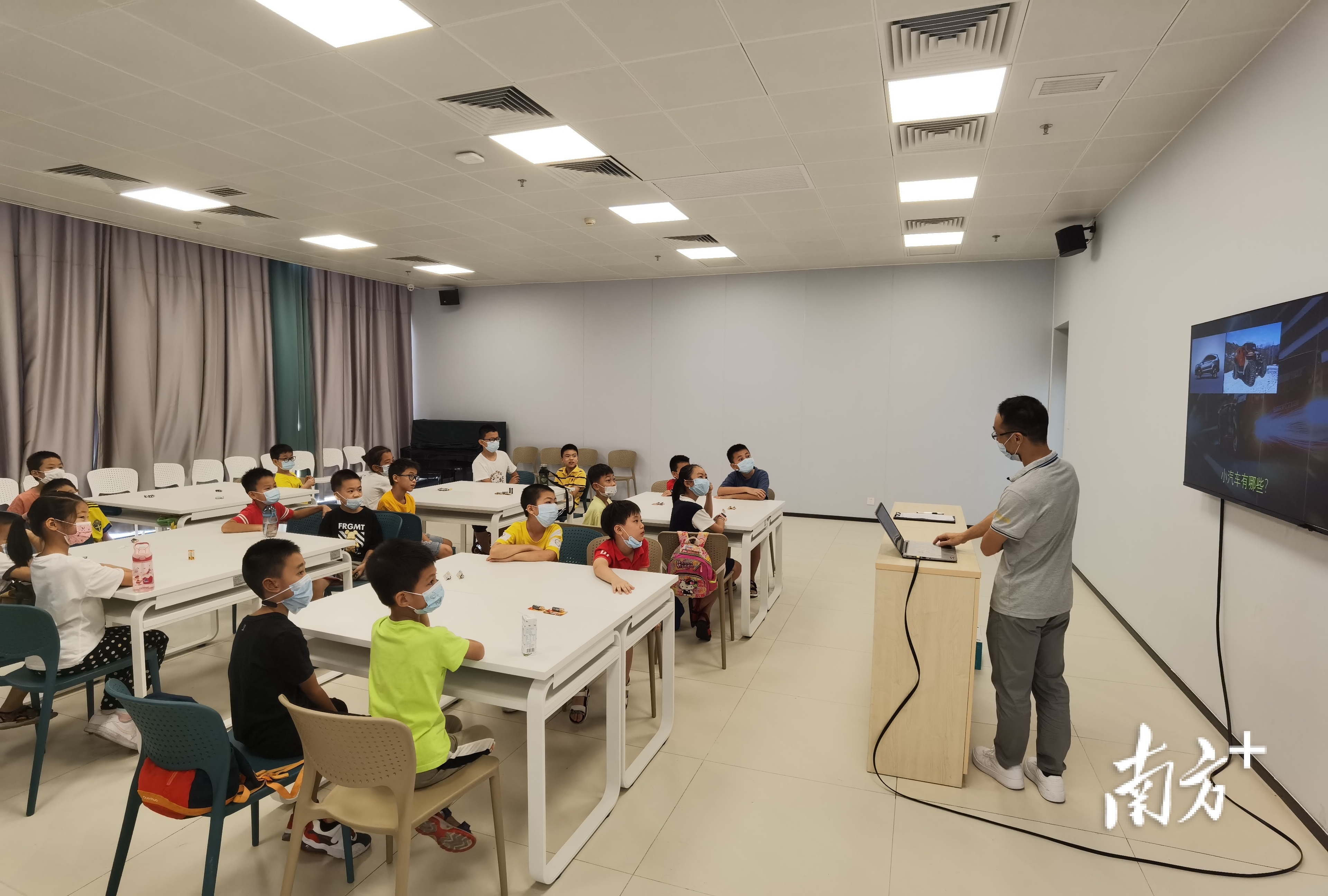 航模课。 张秀蓝 摄 航模课。 张秀蓝 摄