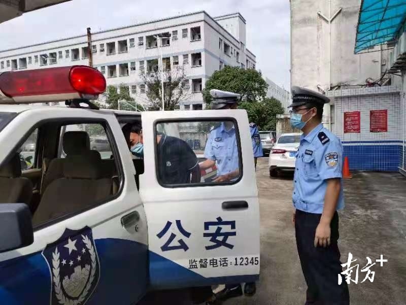 东莞交警“夜查”不止酒驾,超载等交通违法行为亦要查 通讯员/受访者 东莞交警 供图
