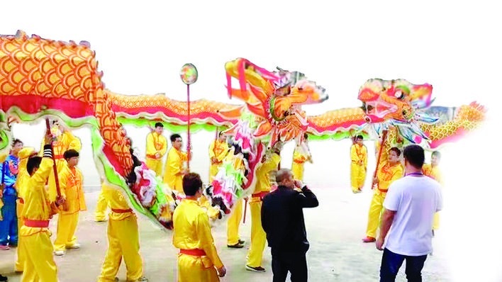 汉塘村舞草龙习俗沿袭至今。