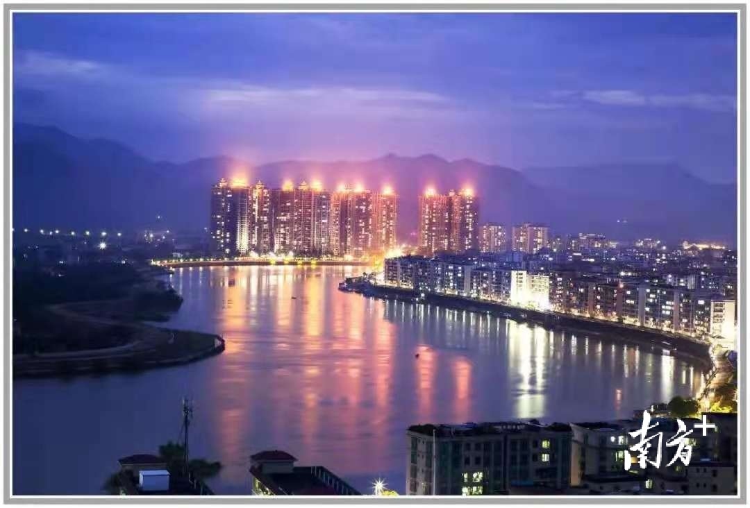 绥江风景带夜色迷人。