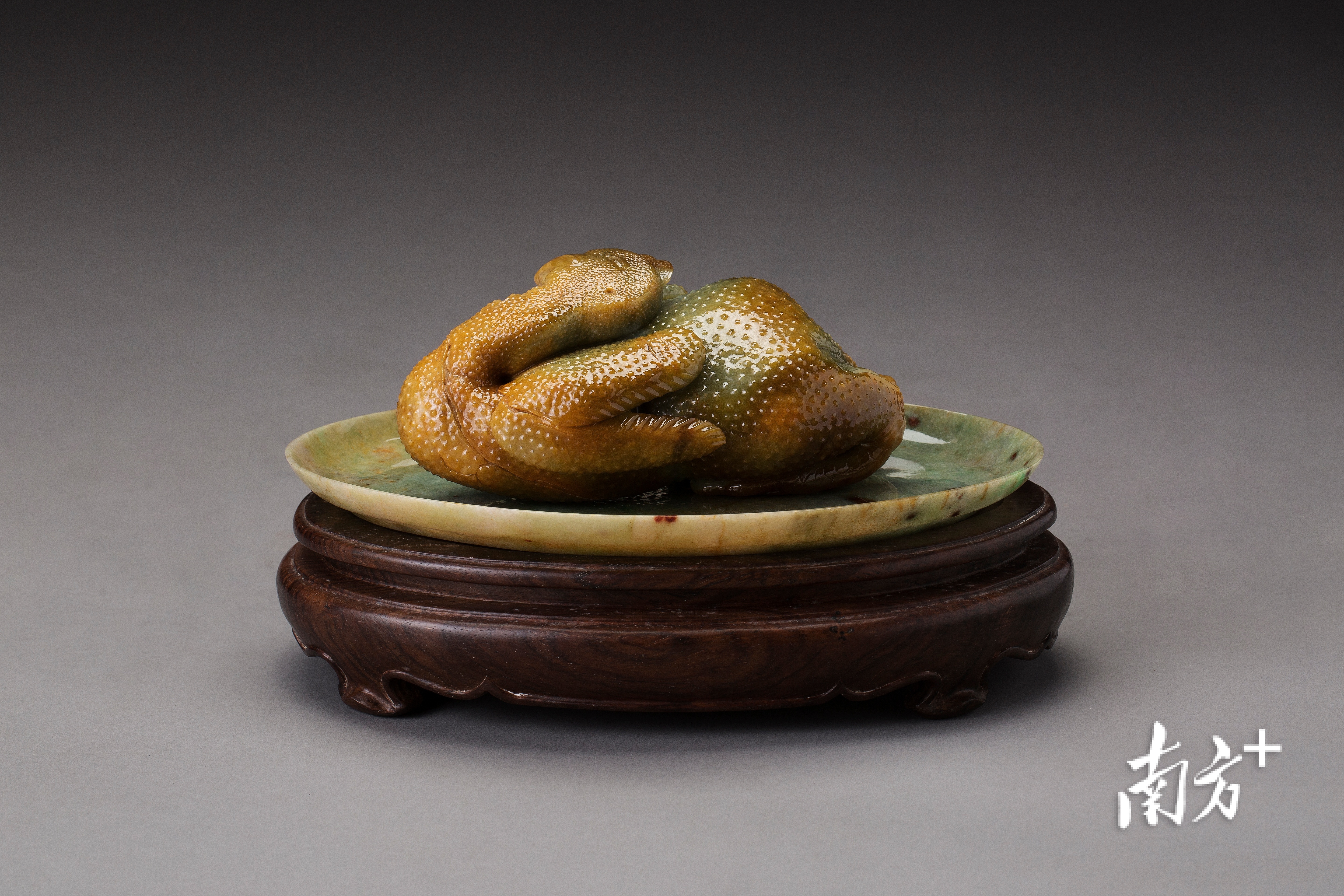 四会玉雕作品《镇家宝》。