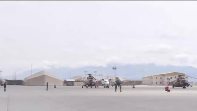 阿富汗官员：美军撤退时破坏了机场70余架飞机