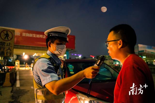 广州警方开展假期安保工作 