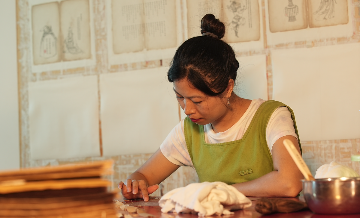 ▲东莞唯一一位女文物修复师张笑艳