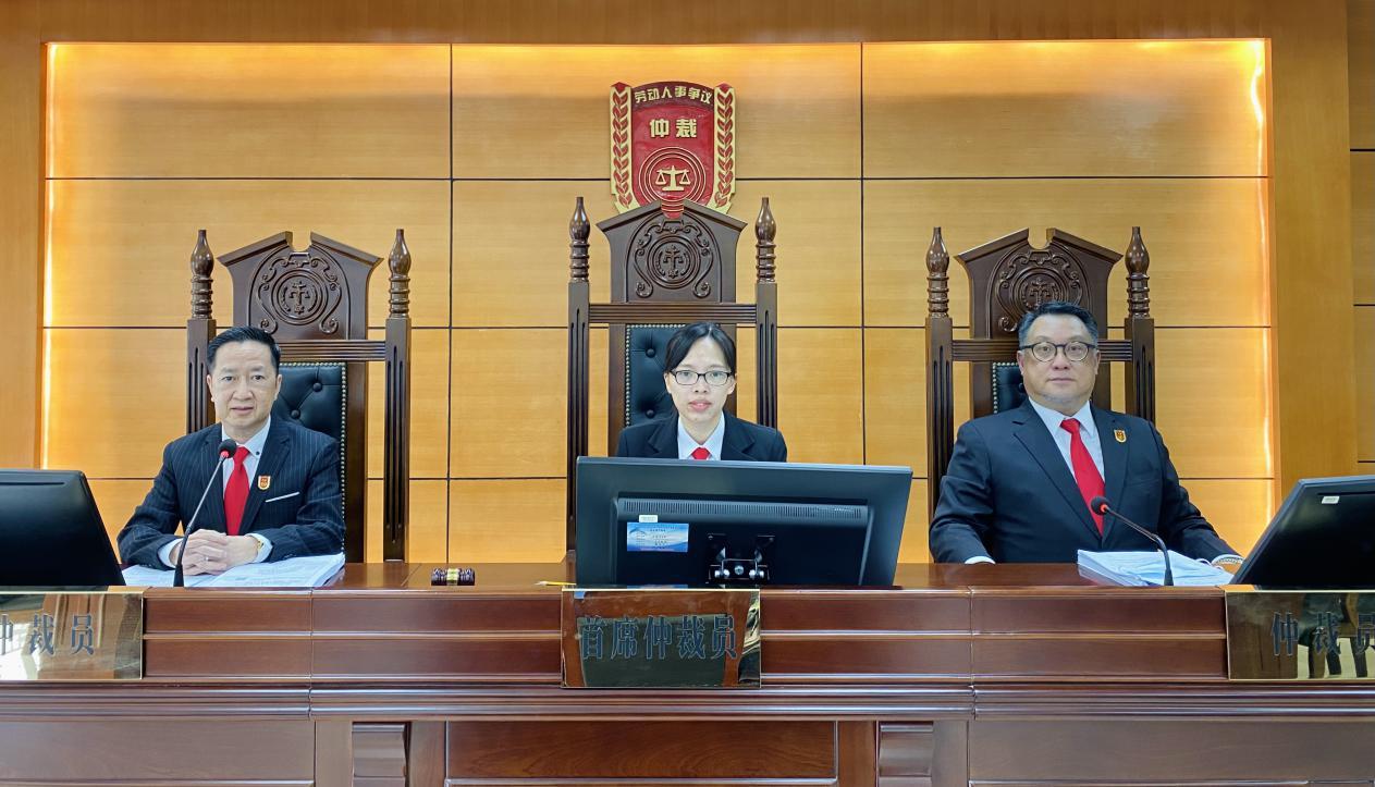 澳门仲裁员李国辉、吴文俊合议参审涉港澳劳动争议案件。 澳门仲裁员李国辉、吴文俊合议参审涉港澳劳动争议案件。