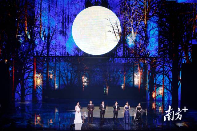 9月21日晚，“湾区升明月”大湾区中秋电影音乐晚会在广东省深圳市举办。